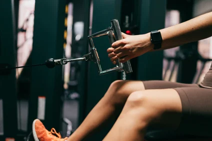 beginner practicing pull pattern exercise as part of strength training Canggu routine