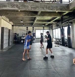 Group training session at Surya Gym during fight club classes in Bali, showcasing beginner boxing practice